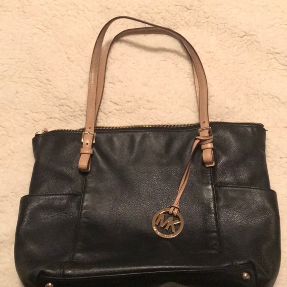 Michael Kors Handbags - Michael Kors soft leather black purse